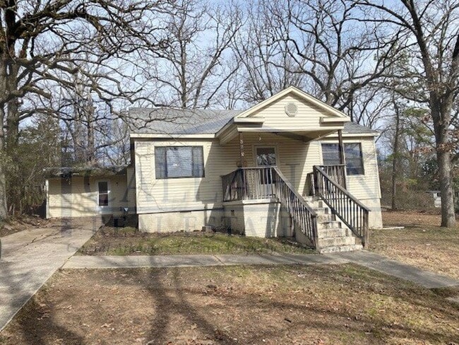 Building Photo - Park Hill Bungalow