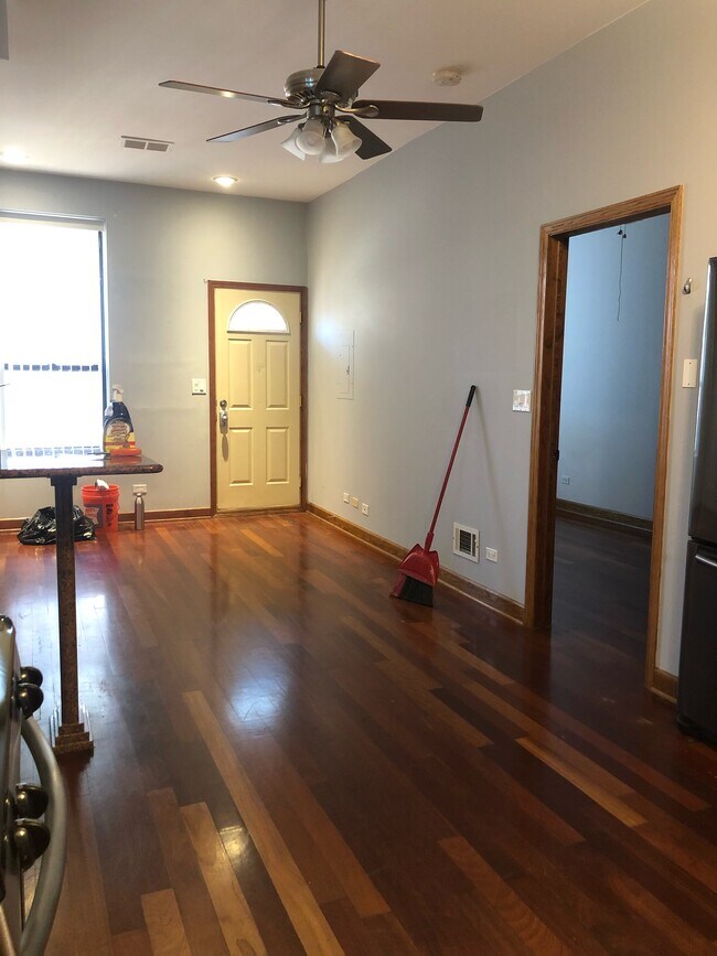 1439 w 18th st chicago
