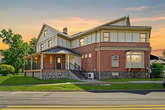 Photo - 104 Poplar Ave Unit 1