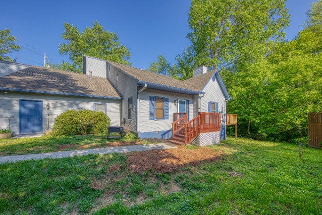 Building Photo - 8013 Middlebrook Pike Rental