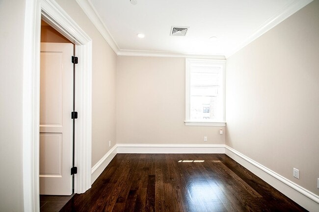 Photo - GORGEOUS BROOKLINE 4 BED/2 BATH IN COOLIDGE CORNER WITH CENTRAL AIR, LAUNDRY, PARKING