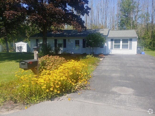 Building Photo - 8839 English Rd Rental
