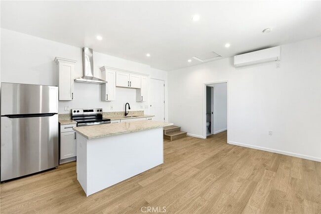 Photo - 1375 N Mentor Ave Unidad A