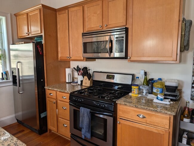 Building Photo - 175 Elm St Unit 3 Rental