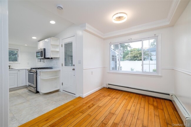 Photo - 2444 Bayview Ave