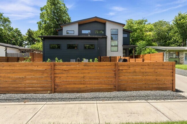Photo - 4801 Munson St