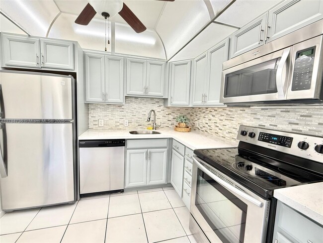 Photo - 3301 N Country Club Dr