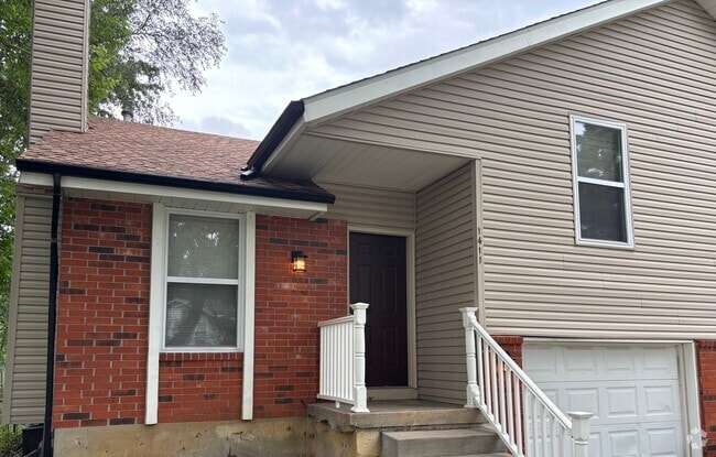 Building Photo - 1411 La Chateau Dr Rental