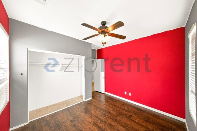 Photo - 619 W Ave H 13