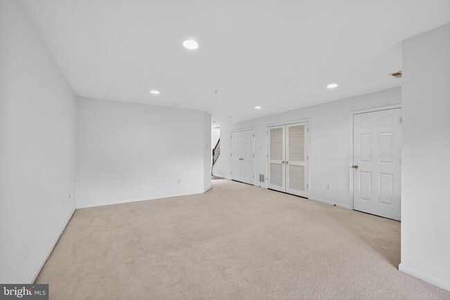 Photo - 1034 Meandering Way