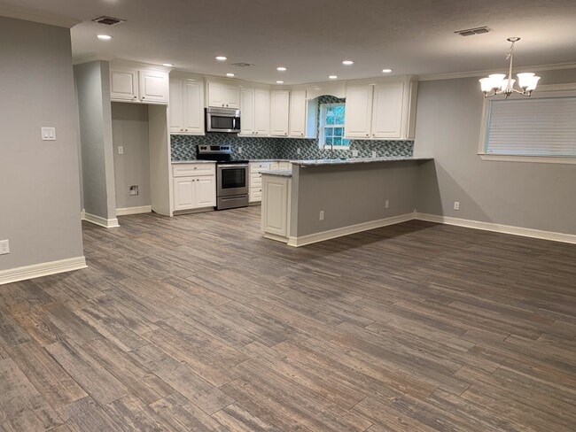 Photo - 3/2/2 on 1 ac LISD