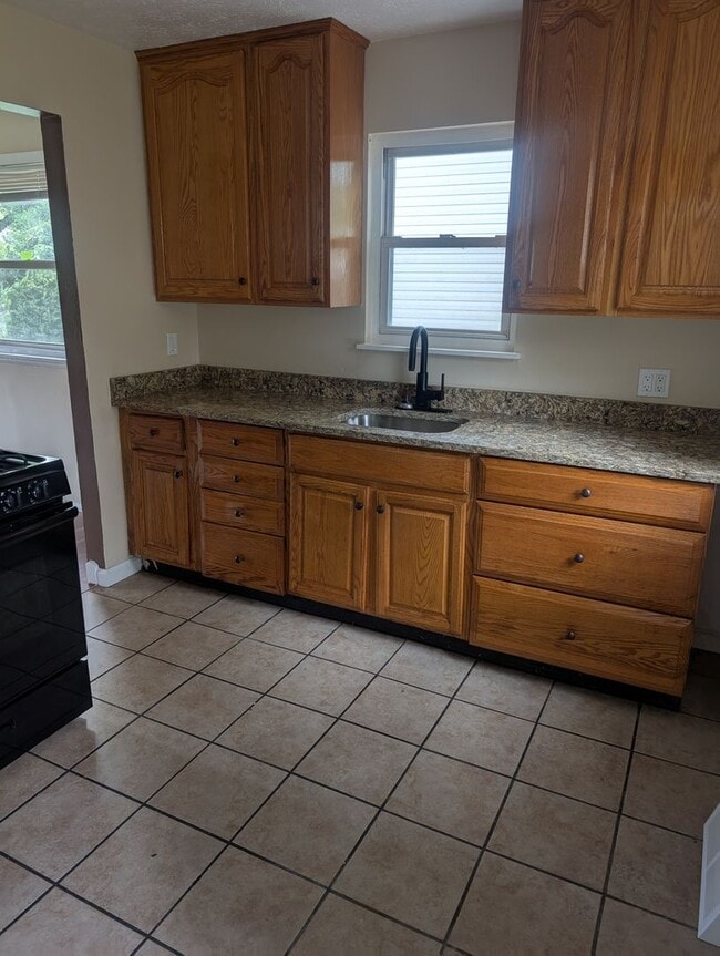 Photo - Charming 4 beds 1 bath in Euclid!