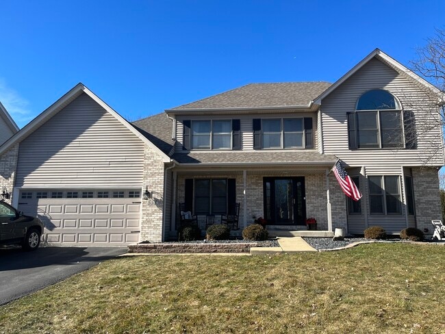 Building Photo - 553 Danbury Dr