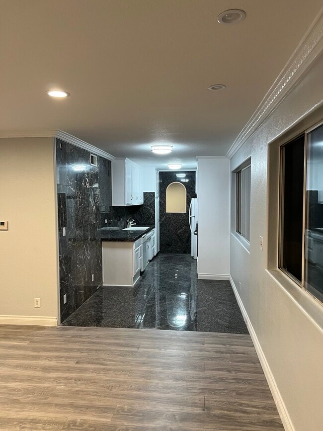 Photo - 6160 Whitsett Ave