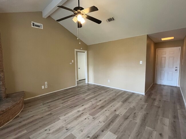 Photo - 806 Canna St