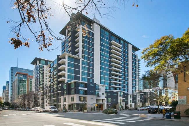 Building Photo - 425 W Beech St