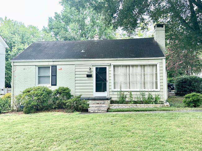 Building Photo - 700 Mial St