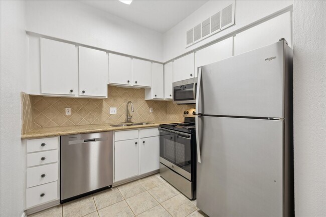 Photo - 2100 Tanglewilde St Unit 286