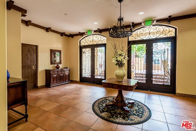 Photo - 5037 Rosewood Ave