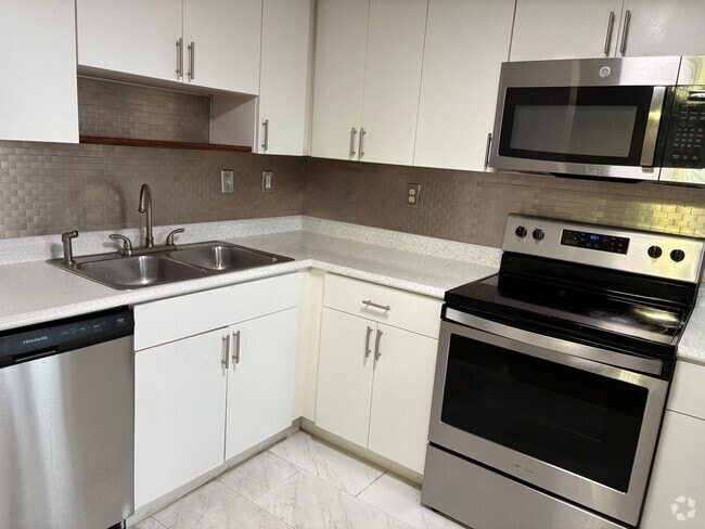 Building Photo - 21 E 3rd St Unit 406 Rental