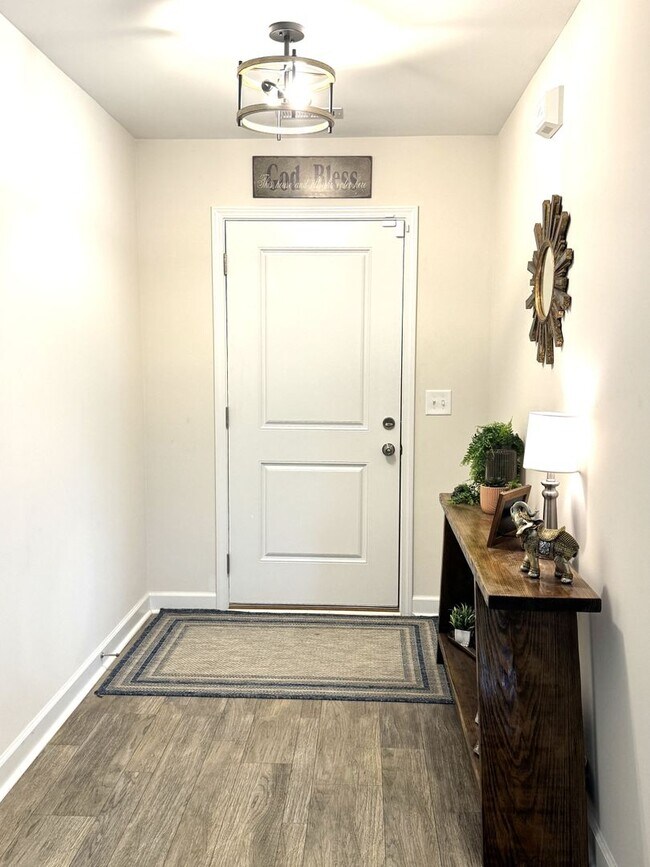 Photo - Beautiful home! Convenient to the city with all shopping!