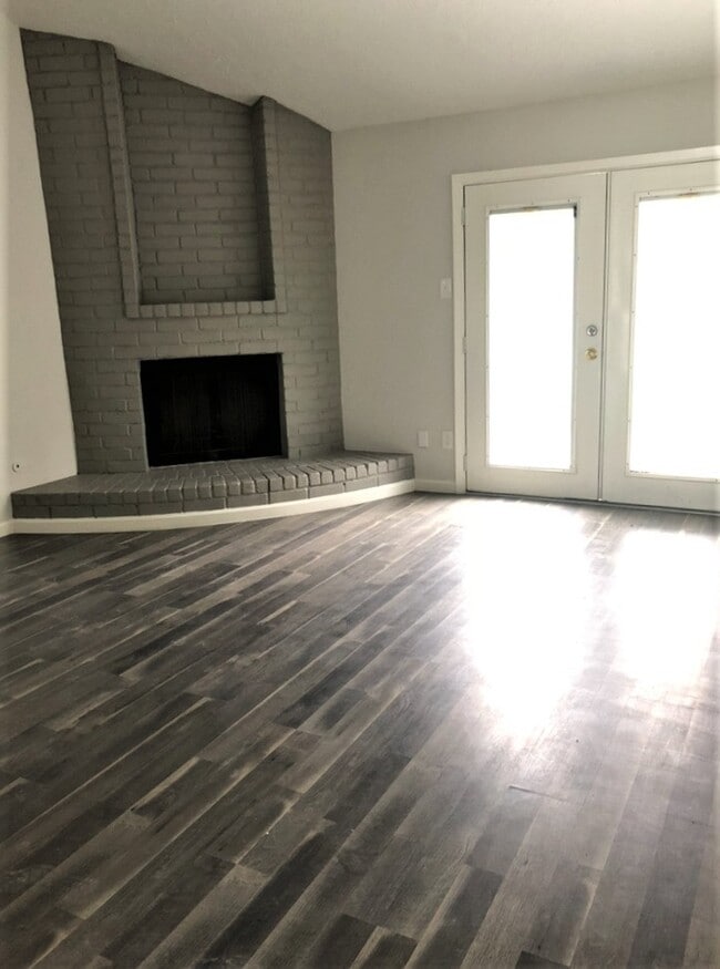 Photo - 1919 Oakwell Ln