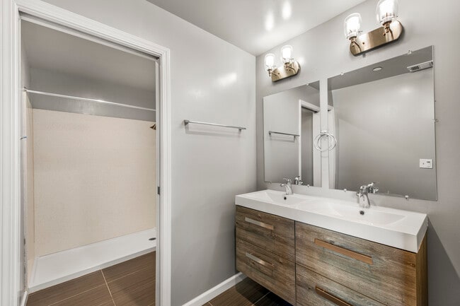 Photo - 404 Webster St Unidad 5