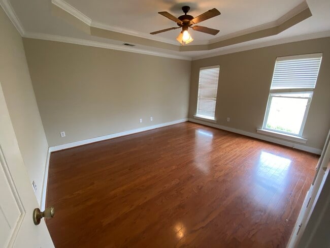 Photo - 105 Rossburg Dr