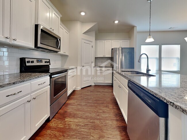 Photo - 330 Crabapple Cir