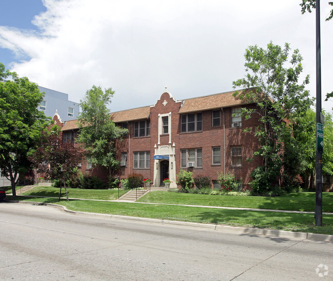 Building Photo - East Evans Apartments