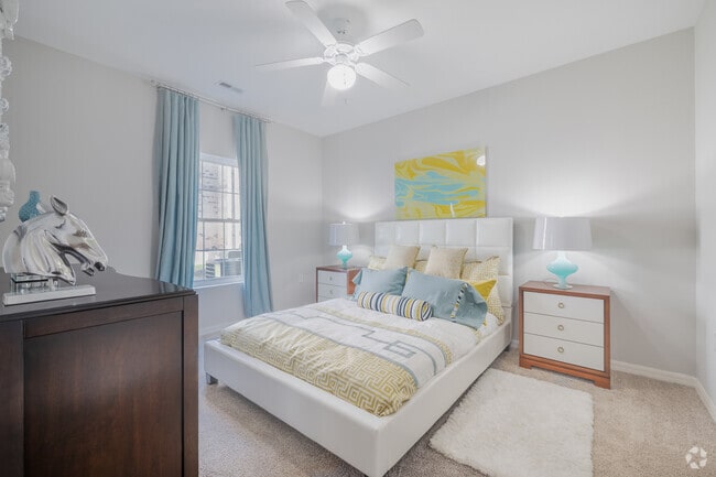 2BR, 2BA - 1,096SF - Primary Bedroom
