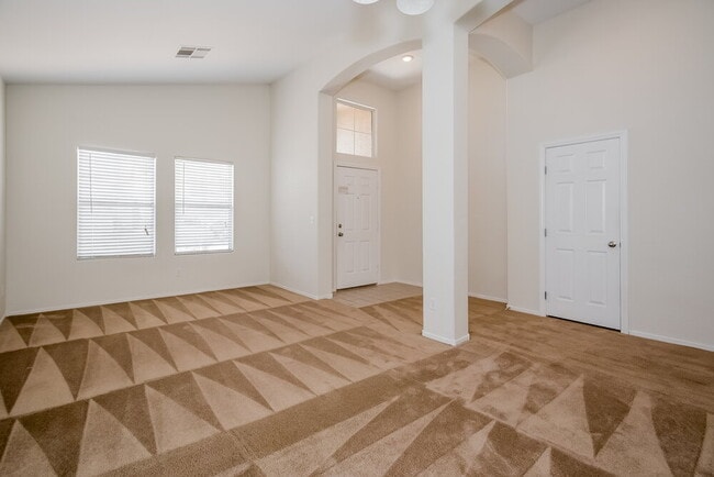 Photo - 4924 White Jade St