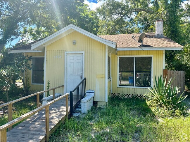 Building Photo - 3/1 Located in South St. Pete! Rental
