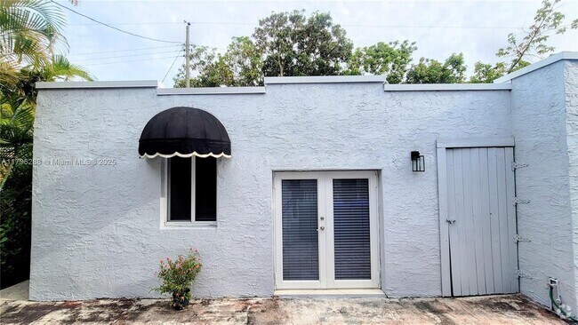 Building Photo - 5620 SW 5th Terrace Unit Cottage Rental