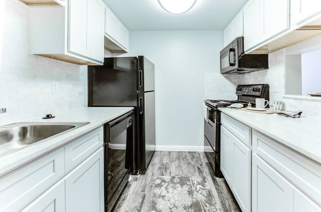 Building Photo - 9411 Westheimer Rd Rental
