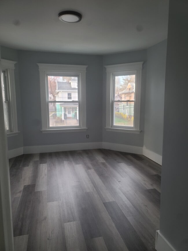 Photo - 143 Mansfield St