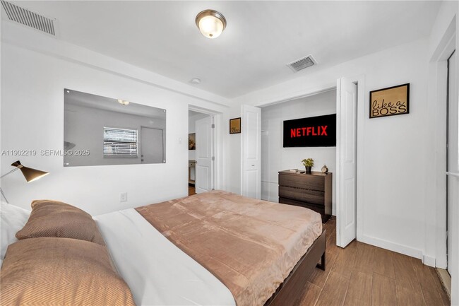 Photo - 710 NE 141st St