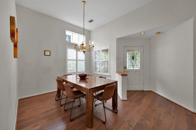 Photo - 24 E New Avery Pl