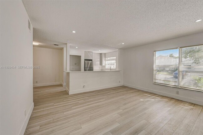 Photo - 1100 SW 4th Ave Unidad 12c