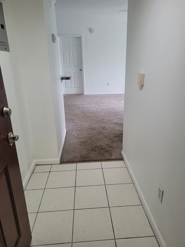 Building Photo - 712 Crest Pines Dr Unit 336 Rental