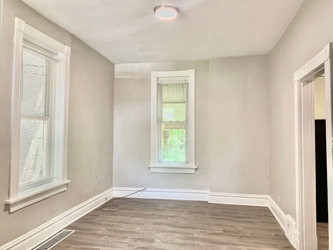 Photo - Winnebago Wonder: Spacious Living with Charm & Comfort!