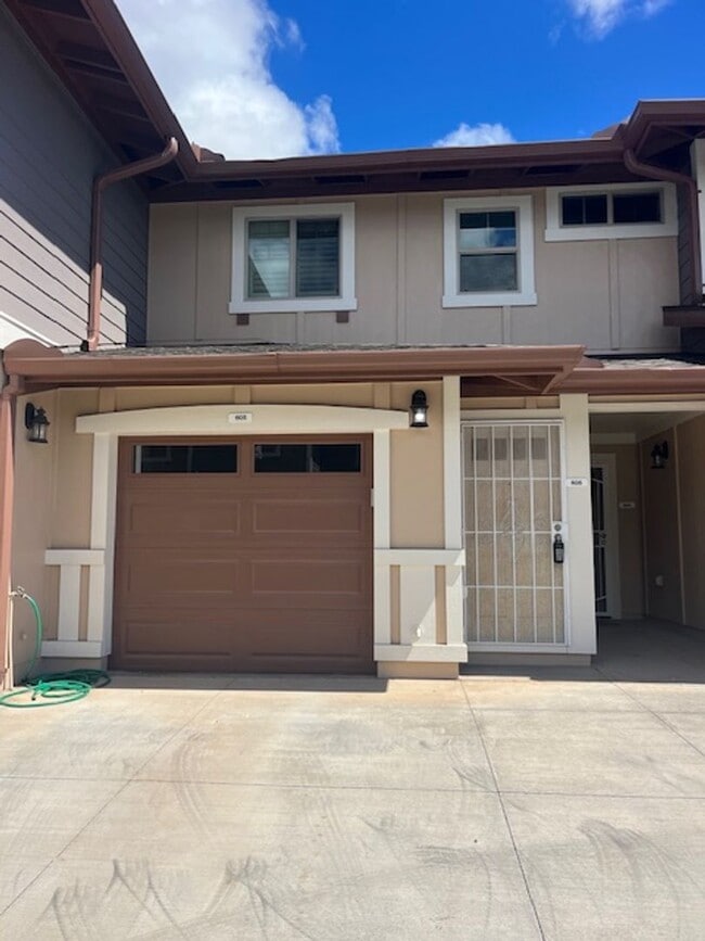 Building Photo - Nohona III at Kapolei 3 bedroom/2 bath with 1 car garage.