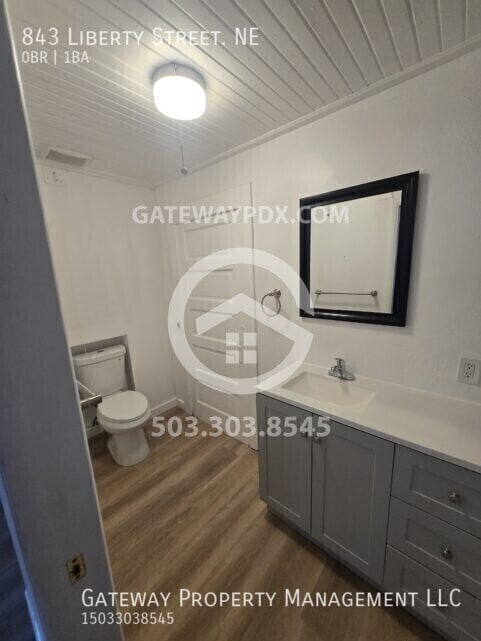 Photo - 843 Liberty St NE
