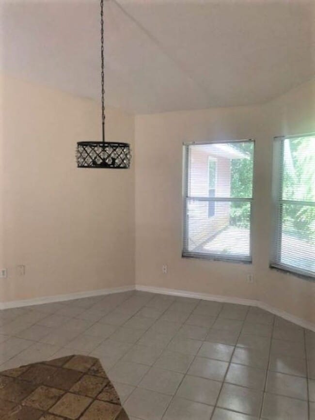 Photo - 4 Bedroom/2 Bath located in Broadmoor