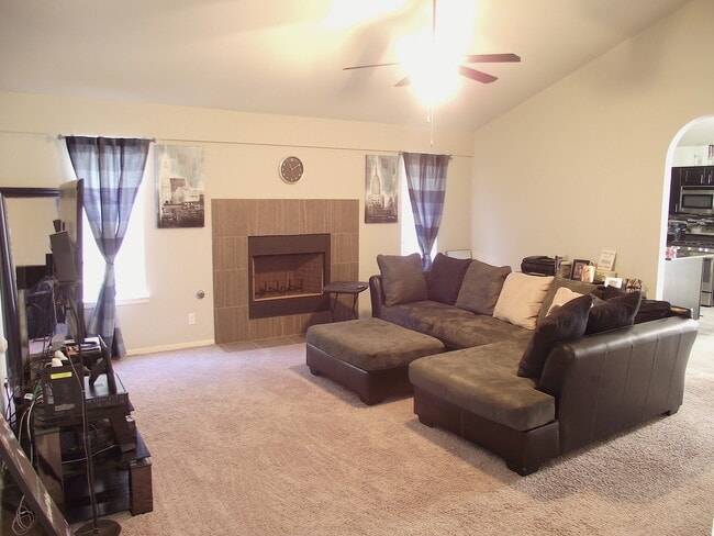 Photo - Sandstone Ranch Estates 4Bed/3Baths home with Refrig A/C and Synthetic Grass Yard!