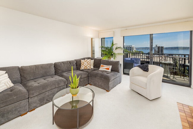 Photo - 500 W Roy St Unit Apt # W403