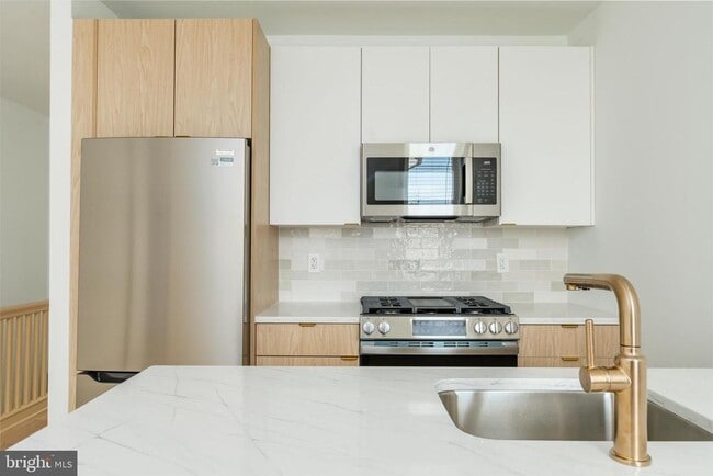 Photo - 5461 W Berks St