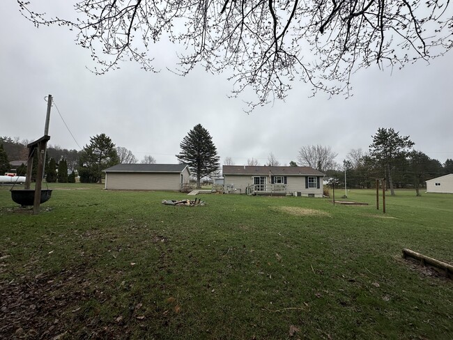 Photo - 1725 Burnside Rd