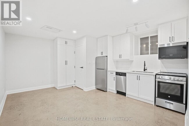 Photo - 2563 Dundas St W