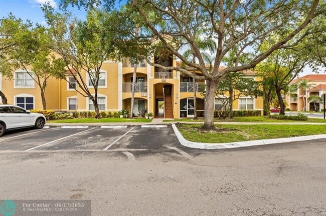 Photo - 5550 NW 61st St Unidad 526 Rental